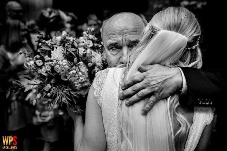 Hochzeitsfotograf Düsseldorf kommt unter die TOP 20 bei Wettbewerb.